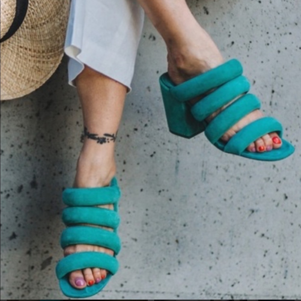 NWT KELSI DAGGER MULE